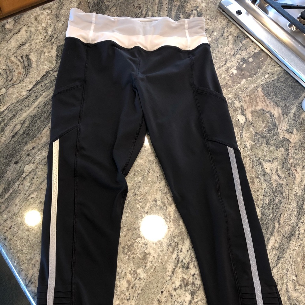 Lululemon crops sz 6 21” reflective